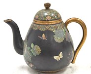 Namikawa’s titchy teapot catches the attention