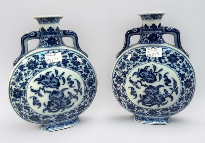 Chinese moon flasks 