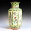 14-12-23-2172NE01A Qianlong vase.jpg
