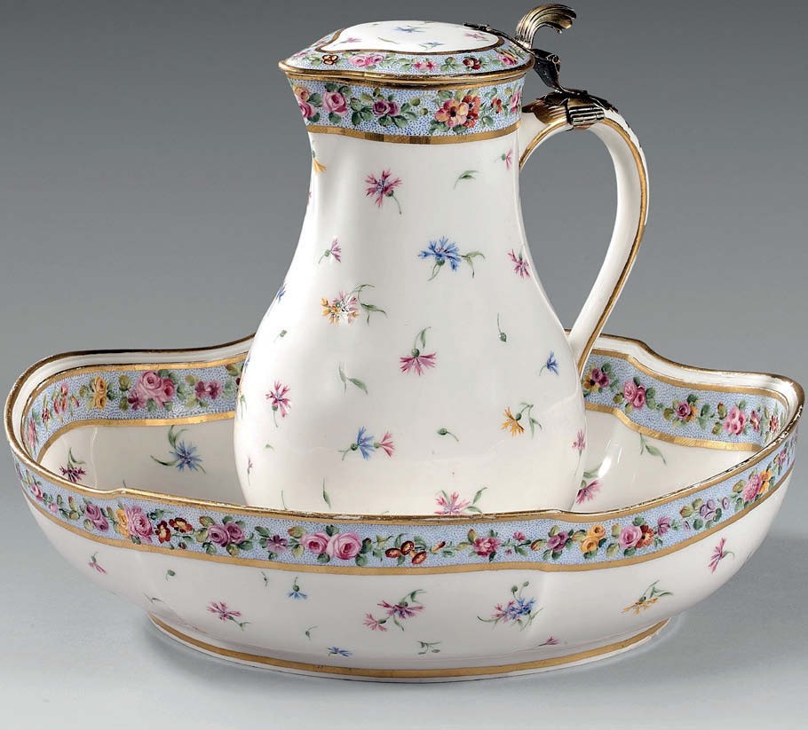 Details about   European Ceramics 1500-1830 Majolica Delftware Meissen Sevres Staffordshire HUGE 