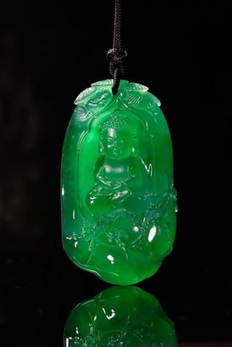 On Tung Jewellery An important jadeite ‘miniature Buddha’ pendant