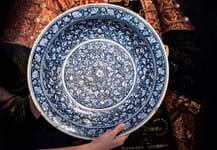 Rediscovered Iznik charger leads London’s Islamic Week sales after record-breaking 20-minute bidding battle