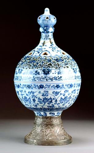 Ming blue and white censer and cover