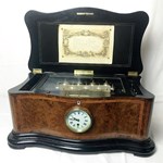 Sweet music box in Lincoln auction