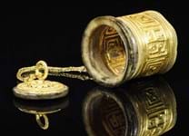 Gold 'pyxis' trinket box emerges at London auction