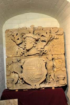 Tudor hamstone armorial panel