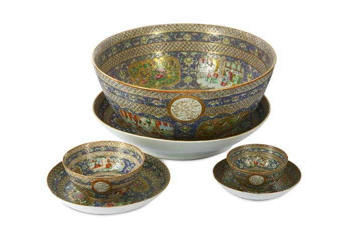 Chinese export bowls and saucers