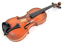 German violin instrumental in bid for overlooked box lot