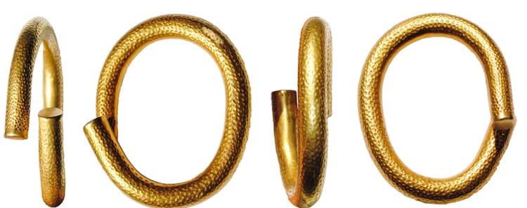 Bronze Age gold arm ring.jpg