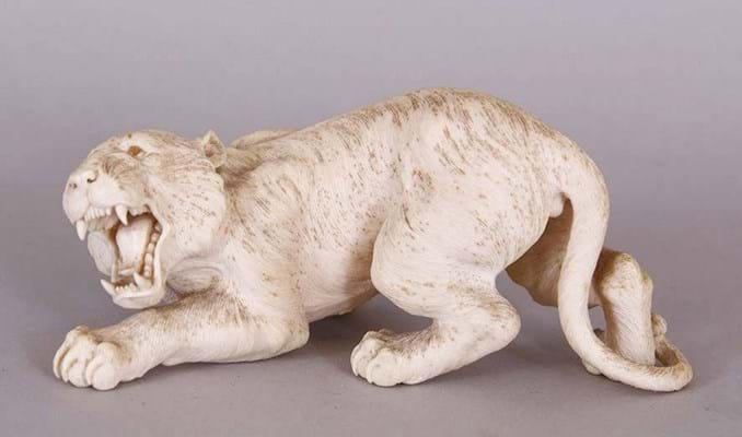 An ornament of a snarling lion