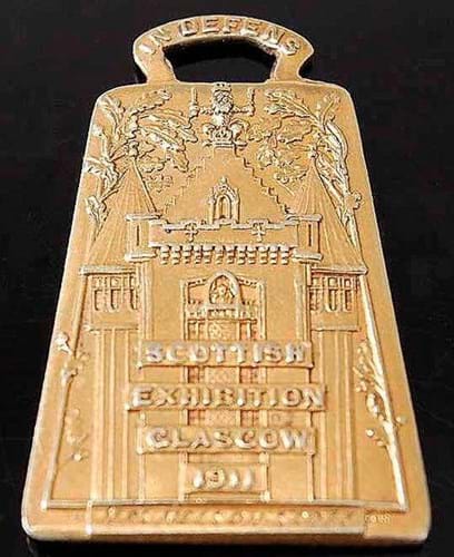 A 15ct gold medal 