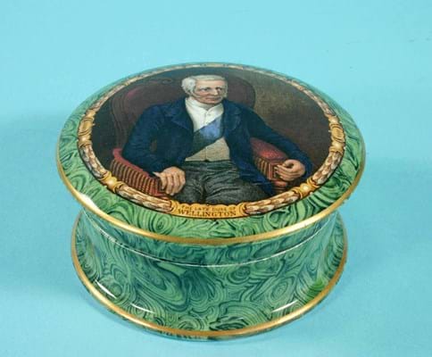Duke of Wellington pot lid with malachite effect base
