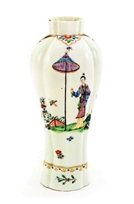 Worcester Porcelain vase with Long Eliza figure