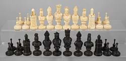 Mystery chess set gets bidders on board