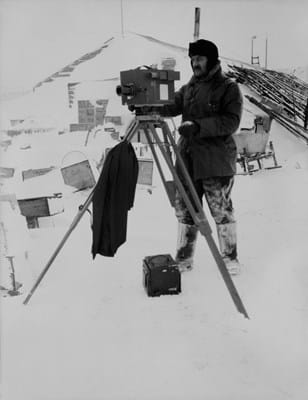 Captain Robert Falcon Scott - Herbert Ponting working in Antarctic conditions.jpg