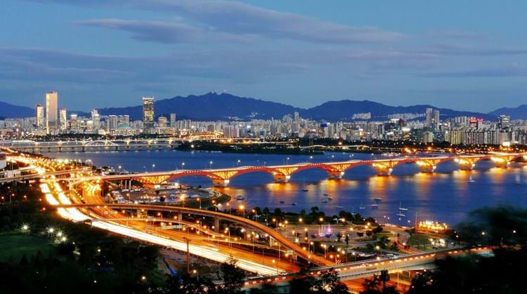 Seongsan Bridge and the Han River in Seoul