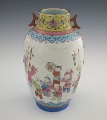 Daoguang famille rose 'Hundred Boys' vase