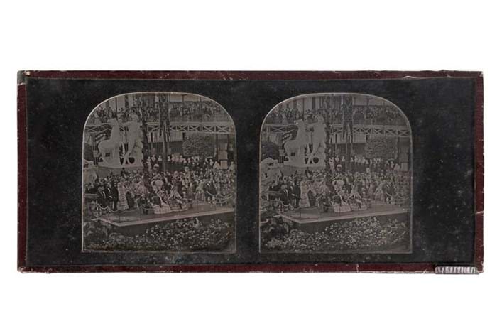 Stereoscopic daguerreotype banner