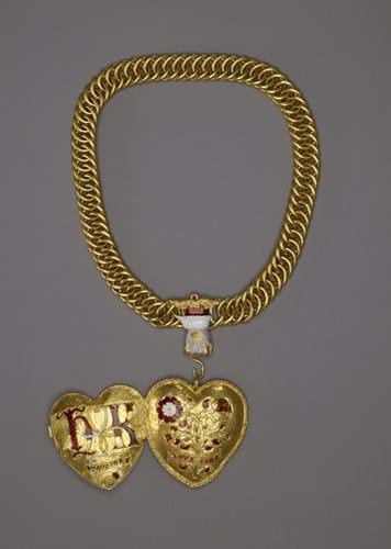 Tudor pendant