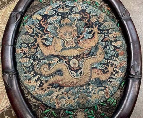 Silk dragon roundel